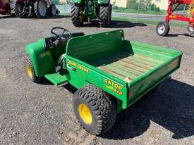 John Deere 4X2 Gator - picture1' - Click to enlarge