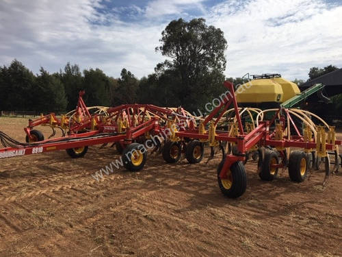 Bourgault 8910 Air Seeder Seeding/Planting Equip