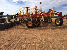 Bourgault 8910 Air Seeder Seeding/Planting Equip - picture2' - Click to enlarge