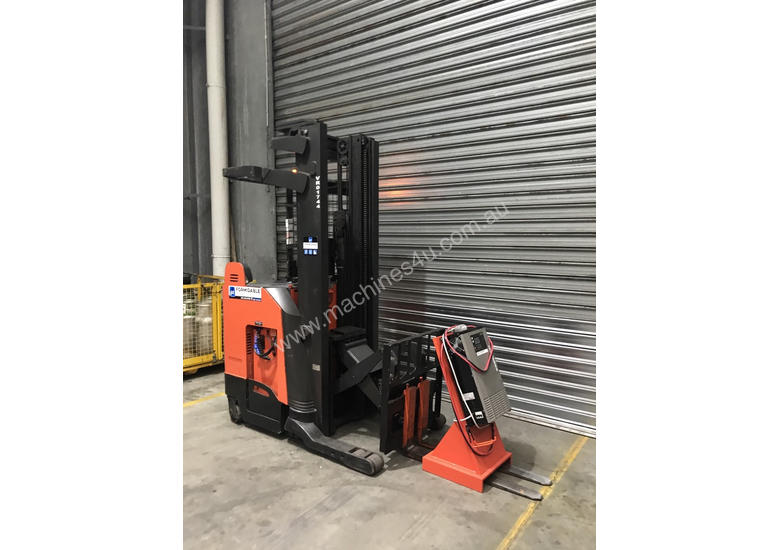 caption Raymond 7400 Reach Forklift Forklift