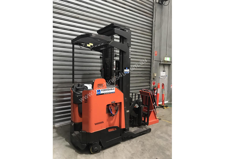 caption Raymond 7400 Reach Forklift Forklift