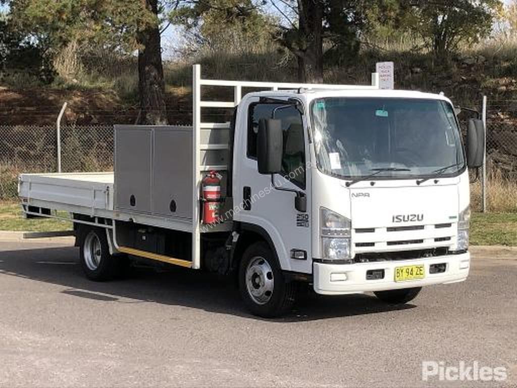 Used Isuzu Npr 250 Medium Pantech Truck In Listed On Machines4u