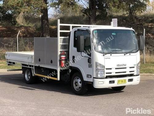 2014 Isuzu NPR 250 Medium