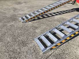 3.5M 3T 2 X HEAVY DUTY CRAWLER-TYPE MACHINERY LOADING RAMPS-JETA304035 $1,049.00 - picture2' - Click to enlarge