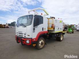 2014 Isuzu FSS550 - picture2' - Click to enlarge