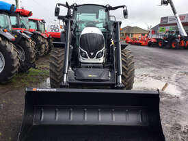 Valtra  A124H FWA/4WD Tractor - picture2' - Click to enlarge