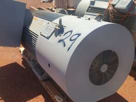 560 kw 750 hp 6 pole 993 rpm 415 volt Foot Mount 450 frame WEG IP65 AC Electric Motor - picture0' - Click to enlarge
