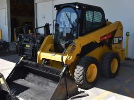 CATERPILLAR 236DLRC Skid Steer Loaders - picture0' - Click to enlarge