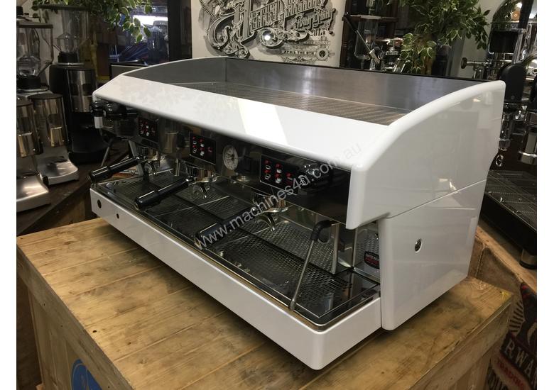 Used atlas WEGA ATLAS 3 GROUP WHITE ESPRESSO COFFEE MACHINE Coffee