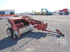 MCCORMICK INTERNATIONAL B47 Baler - picture0' - Click to enlarge