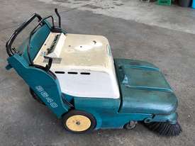 Tennant 3640 sweeper - picture0' - Click to enlarge