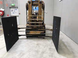 Komatsu FG25 LPG / Petrol Counterbalance Forklift - picture2' - Click to enlarge