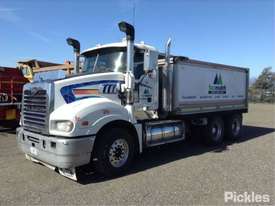 2010 Mack CMHT Trident - picture2' - Click to enlarge