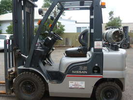 NISSAN LPG 2.5T LPG FORKLIFT - picture0' - Click to enlarge