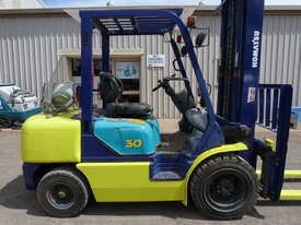 KOMATSU 3.0T LPG FORKLIFT - picture0' - Click to enlarge