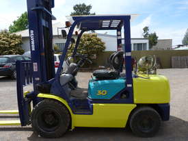 KOMATSU 3.0T LPG FORKLIFT - picture2' - Click to enlarge