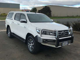 2015 Toyota HiLux SR5 - picture0' - Click to enlarge