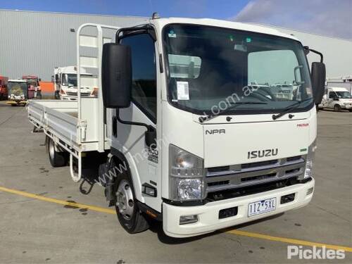 2014 Isuzu NPR 200 Premium MWB