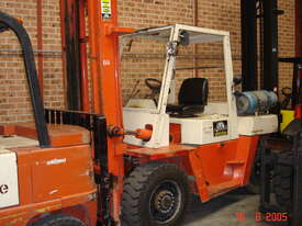 5 T Nissan BF05A50U & side shift - Hire - picture0' - Click to enlarge