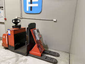 Raymond 8500 Pallet Truck Forklift - picture0' - Click to enlarge