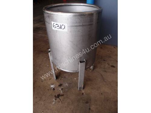 Stainless Steel Storage Tank (Vertical), Capacity: 200Lt