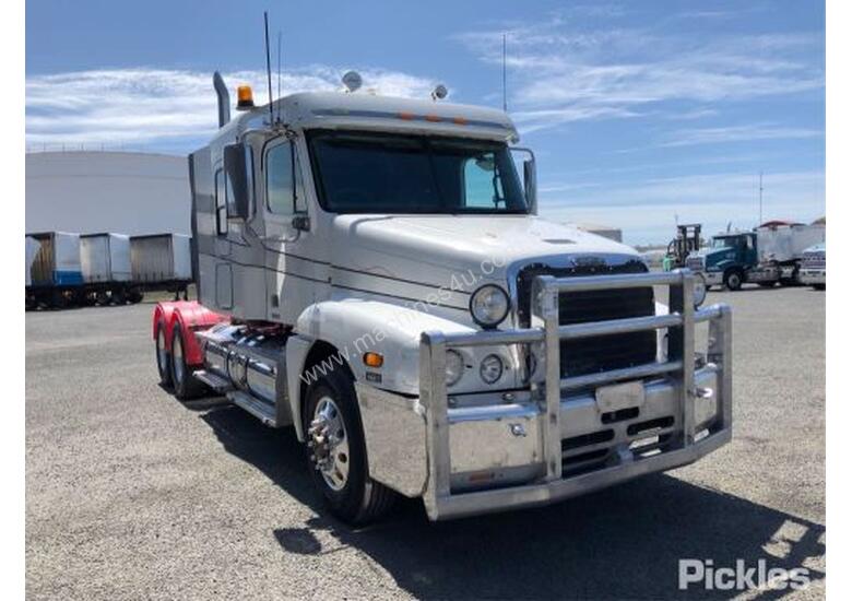 caption 2009 Freightliner CST120