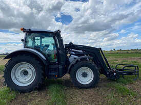 Valtra  N134V FWA/4WD Tractor - picture2' - Click to enlarge