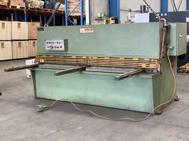 Just In - 2500mm x 6mm Hydraulic Overdriven Guillotine - Power Back Gauge - picture0' - Click to enlarge