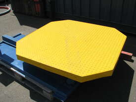 Motorised Pallet Turntable - 1235 x 1235mm - picture0' - Click to enlarge