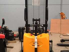 1 Ton Electric Pallet Stacker - picture0' - Click to enlarge