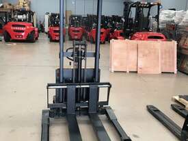 1 Ton Electric Pallet Stacker - picture1' - Click to enlarge
