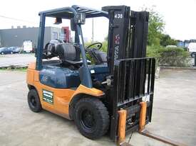 ** RENT NOW **    Toyota 2.5t LPG forklift  with Container Mast - Hire - picture0' - Click to enlarge