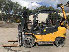 LiuGong CLG2050H - 5T Diesel Forklift - picture0' - Click to enlarge
