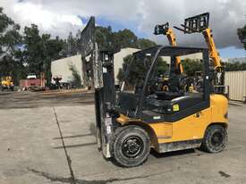 LiuGong CLG2050H - 5T Diesel Forklift - picture0' - Click to enlarge