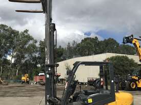LiuGong CLG2050H - 5T Diesel Forklift - picture1' - Click to enlarge
