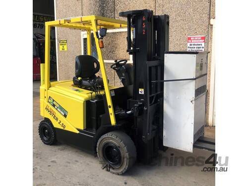 4 WHEEL ELECTRIC CONTAINER MAST FORKLIFT 