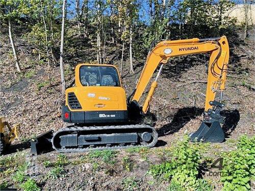 2011 HYUNDAI R80CR-9 FOR SALE -- ONLY 100hrs on the clock 