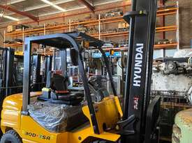 Brand New Hyundai Diesel Forklift - picture2' - Click to enlarge