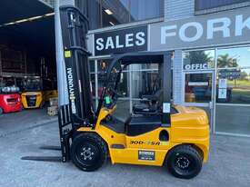 Brand New Hyundai Diesel Forklift - picture0' - Click to enlarge