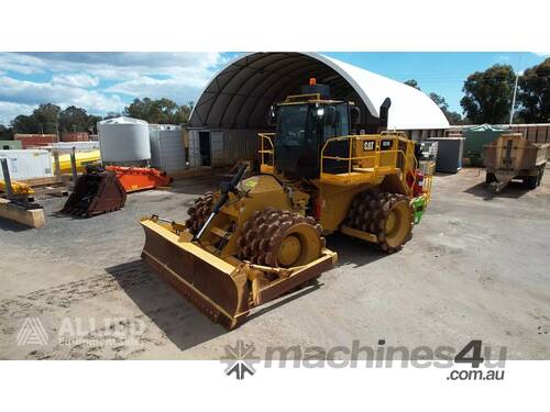 2017 CATERPILLAR 825K SOIL COMPACTOR