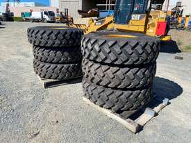 Caterpillar 140M / 12M Grader Tyres on rims - picture0' - Click to enlarge