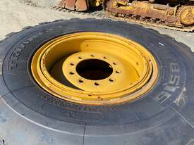 Caterpillar 140M / 12M Grader Tyres on rims - picture0' - Click to enlarge