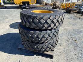 Caterpillar 140M / 12M Grader Tyres on rims - picture1' - Click to enlarge