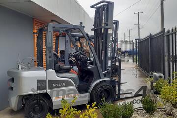 ACTIVE FORKLIFTS - Nissan 3 ton forklift for sale-4500mm lift height solid tyres side shift