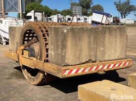 Tow behind Dual Grid Roller. Plus Extra Concrete Weights Located at Tamworth Pickles. - picture2' - Click to enlarge