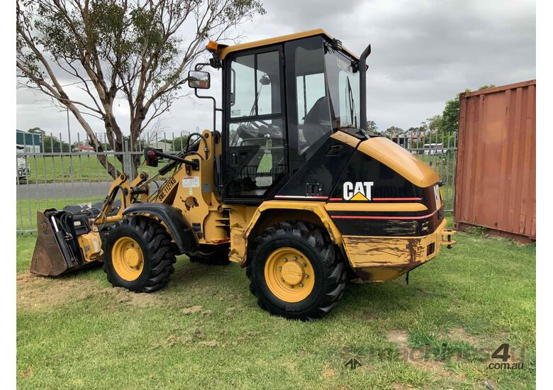 Used 2002 Caterpillar 902 Wheel Loader in , Listed on Machines4u