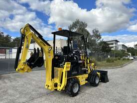 Mini Backhoe Hyload BL30X  - picture2' - Click to enlarge