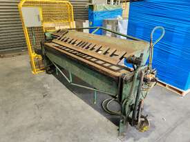 Herless Manual Panbrake Folder w/ High Speed Pneumatic Folding Option 2400mm - picture0' - Click to enlarge