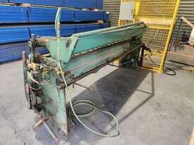 Herless Manual Panbrake Folder w/ High Speed Pneumatic Folding Option 2400mm - picture0' - Click to enlarge