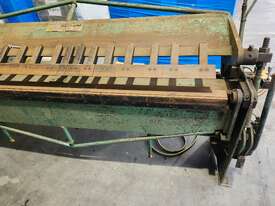 Herless Manual Panbrake Folder w/ High Speed Pneumatic Folding Option 2400mm - picture1' - Click to enlarge